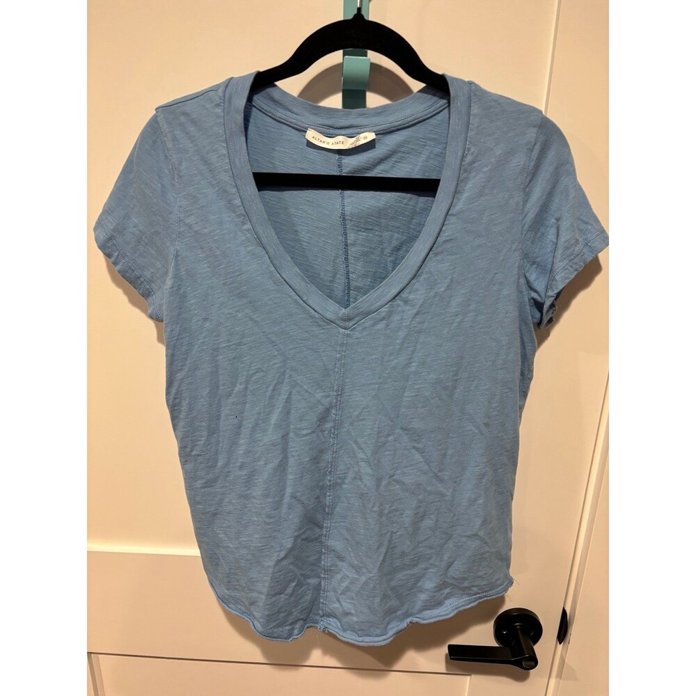 Altar’d State Light Blue V-Neck Cotton Tee Size Medium